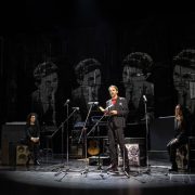 Grande chiusura di stagione al Verdi di Gorizia:  “Gaber – Mi fa male il mondo” con Neri Marcorè